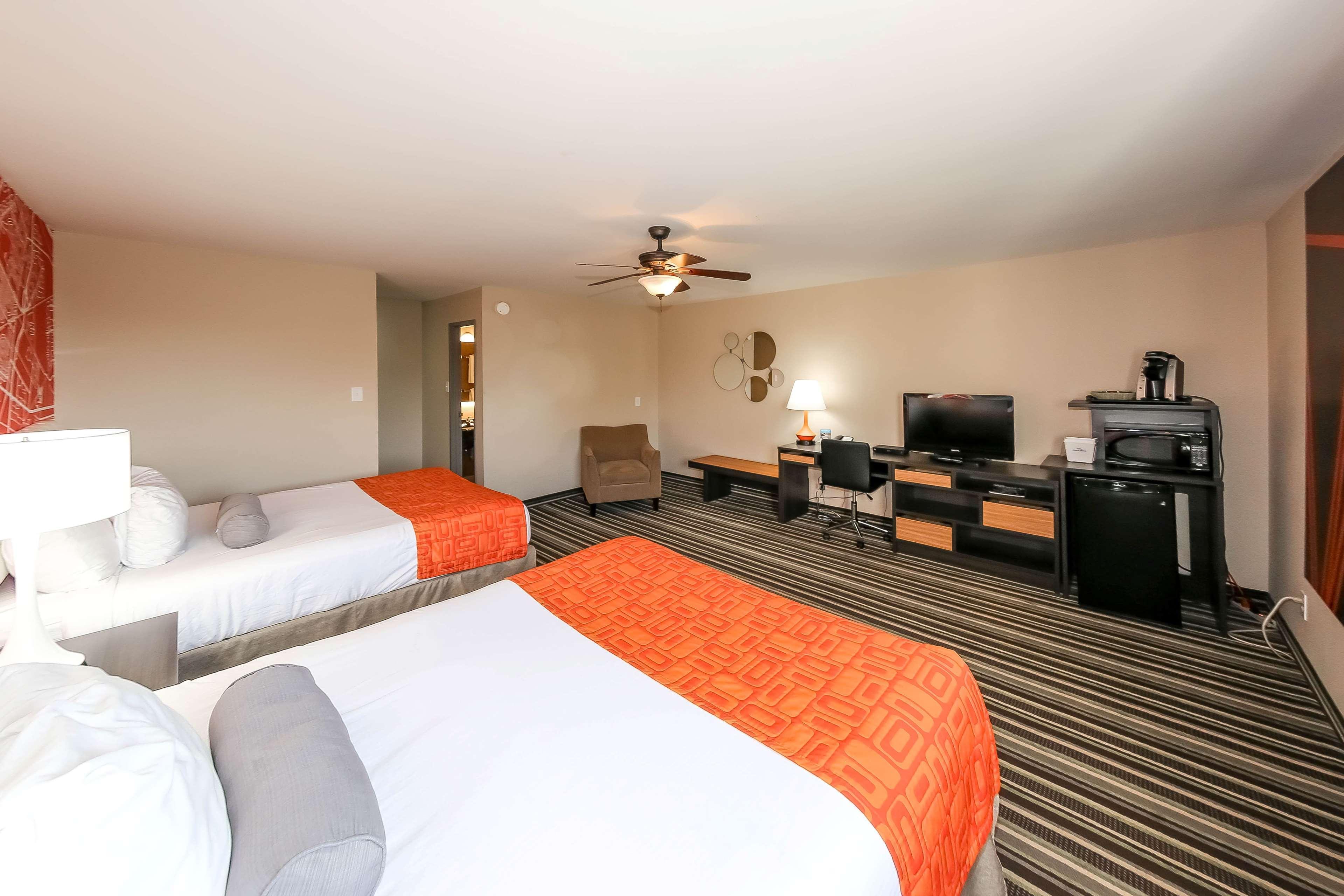 Howard Johnson By Wyndham Winnipeg West Exterior foto