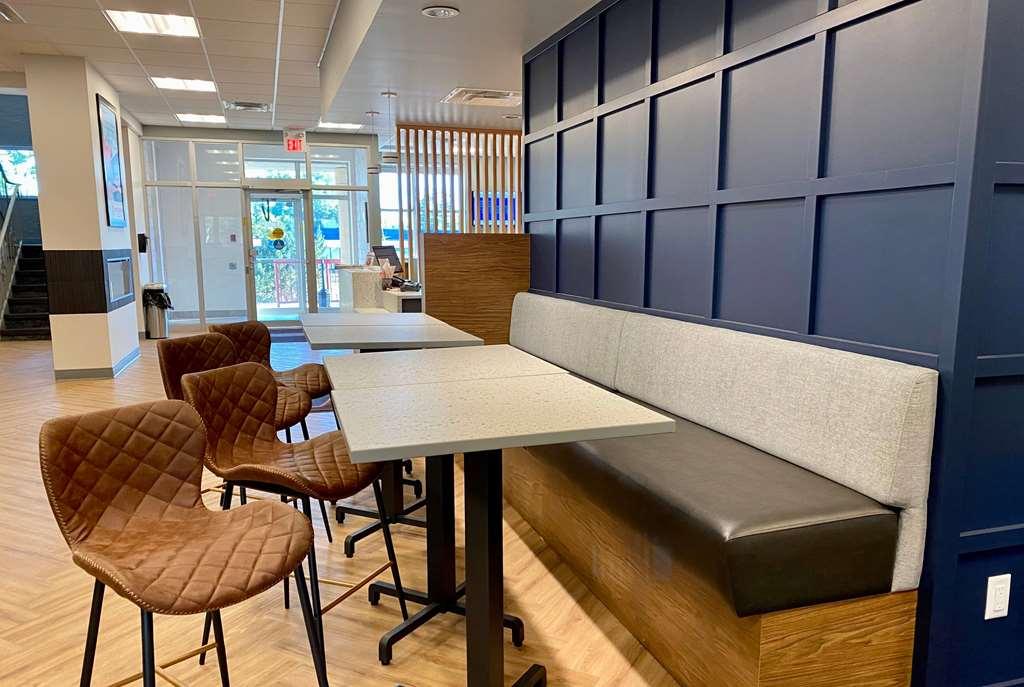 Howard Johnson By Wyndham Winnipeg West Interior foto